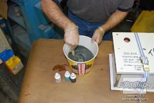 לחיצה להגדלת תמונה מערבבים בקפידה את שני המרכיבים.