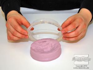 לחיצה להגדלת תמונה בצק סיליקון Equinox 38  מתקשה תוך 30 דקות בטמפרטורת חדר של 23 מעלות. לאחר ההתקשות הסופית יש לשחרר את מסגרת התמיכה מהבצק. 