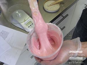 לחיצה להגדלת תמונה יש להקפיד על ערבוב הסיליקון עד לקבלת צבע הומגני