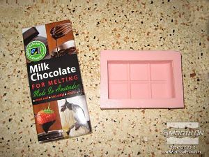 לחיצה להגדלת תמונה לאחר ההתקשות המודל הונח 4 שעות ב 100 מעלות נשטף במים חמים וסבון ולאחר ייבוש ניתן לצקת שוקולד אליו