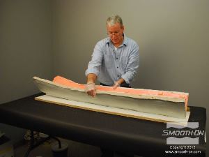 לחיצה להגדלת תמונה מורידים מהתבנית את החצי הראשון של מעטפת התמיכה.