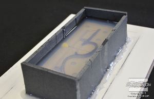 לחיצה להגדלת תמונה משתמשים ב סיליקון RTV לתבניות SORTA-Clear® 37 במקרה זה, כי חשוב לראות את השעווה בזמן שהיא מוזרקת אל התבנית.