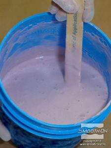 לחיצה להגדלת תמונה הוסף את אבקת ה®Alga-Safe למים, ערבב עד לקבלת מרקם חלק ו