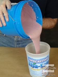 לחיצה להגדלת תמונה שפוך את ג'ל האלגינאט אל תוך המיכל.