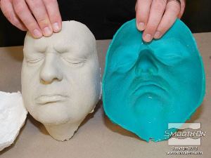 לחיצה להגדלת תמונה היציקה המתקבלת היא העתק מושלם של פני המודל.