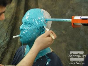 לחיצה להגדלת תמונה מכיוון שדרושה כמות גדולה של חומר ניתן לערבב כמויות מדודות ולמרוח ישירות מאקדח הסיליקון. שיטה זו חוסכת זמן בעבודה עם חומרים המתמצקים מהר.