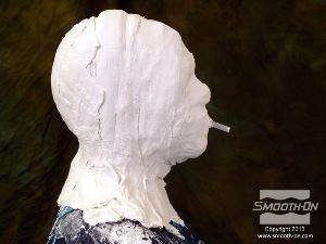 לחיצה להגדלת תמונה מניחים לתחבושות להתמצק במשך כ-15 דקות.