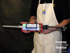 לחיצה להגדלת תמונה מכניסים את מחסנית הסיליקון הBody Double לאקדח סיליקון. וכעת הוא מוכן לשימוש.