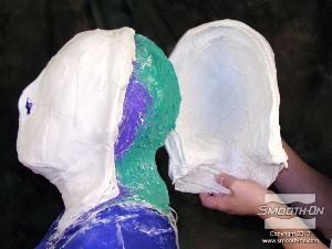 לחיצה להגדלת תמונה לאחר שהמעיל התמצק לחלוטין ניתן להוריד אותו מתבנית הסיליקון.