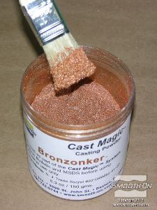 לחיצה להגדלת תמונה התבנית מוכנה ליציקה. לקבלת אפקט חזותי ניתן למרוח אבקת Cast Magic® Bronzonker על פנים התבנית.