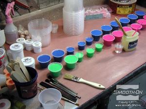 לחיצה להגדלת תמונה סיליקון מאושר למגע גוף Body Double מדוד מראש. כל מנה של A וB מייצגת שכבה שונה שתעורבב ותמרח לאחר מכן.