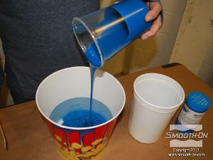 לחיצה להגדלת תמונה לאחר שמוסיפים את כל המים, שופכים למיכל הערבוב את ה®Alja-Safe Breeze.