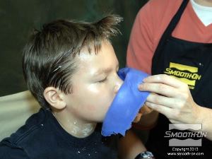 לחיצה להגדלת תמונה מורידים בעדינות את תבנית הBody Double מפני הילד.