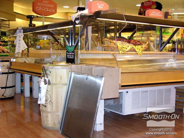 תיקון אחרי שעות העבודה עם סיליקון EZ-Spray. בתמונה: הכנה וניקוי המקרר לציפוי והתזת סיליקון.