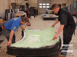 לחיצה להגדלת תמונה מכסה המנוע מהחומר המרוכב. יוצר ע