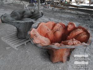 לחיצה להגדלת תמונה השולחן מוכן להמשך צביעה וטיפול סופי, תבנית הסיליקון חוזרת לייצור של שולחנות נוספים.