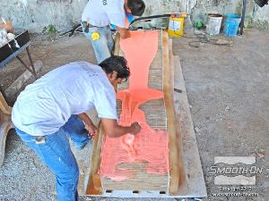 לחיצה להגדלת תמונה סיליקון למריחה Rebound 25 מיושם על מודל הבמבוק ולאחריה שכבת גיבוי (ניתן לעשות עם פוליאוריטן מחוזק בסיבים Plasti Past II)