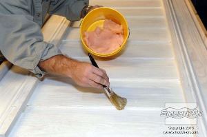 לחיצה להגדלת תמונה בגלל שהמודל בחלקו הוא נקבובי (כל מה שקשור לעץ) ובגלל שימוש בפוליאוריטן ליציקה מחייב שימוש בחומר אטימה במקרה זה השתמשו ב - וקס למריחה-  Sonite Wax. הוקס מאפשר אטימה מצויינת של החלקים הנקבובים ולא ישאיר סימן על גבי המודל. 