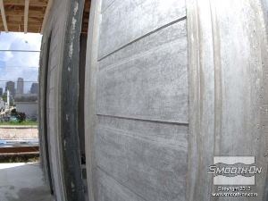 לחיצה להגדלת תמונה מבט ממוקד על הטקסטורה של הבטון מגלה כי פוליאוריטן vytaflex 60 העתיק בצורה מושלמת את הטקסטורה דמויית העץ שהייתה על המודל.