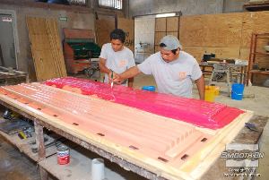 לחיצה להגדלת תמונה מערבבים ומורחים 3 שכבות של סיליקון RTV למריחה Rebound 25. בכדי להבדיל בין השכבות מוסיפים פיגמנט לסיליקון SILC PIG בצבע אדום. בין השכבה השניה לשלישית מערבבים THI-VEX מסמיך לסיליקון RTV יחד עם הסיליקון וממלאים את המקומות הקשים לחליצה (Undercut).  