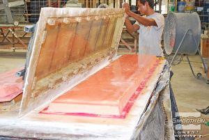 לחיצה להגדלת תמונה חליצה מהתבנית- תבנית האם מחולצת מהסיליקון והסיליקון RTV נפרד בקלות מהמודל.  