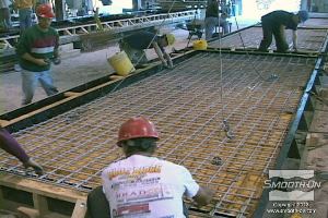 לחיצה להגדלת תמונה ממקמים את הקונסטרוקציה על גבי תבנית הפוליאוריטן הגמיש. 